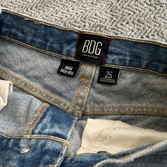 BDG Mom High Rise Denim Shorts SIZE 25 - Picture 4 of 4